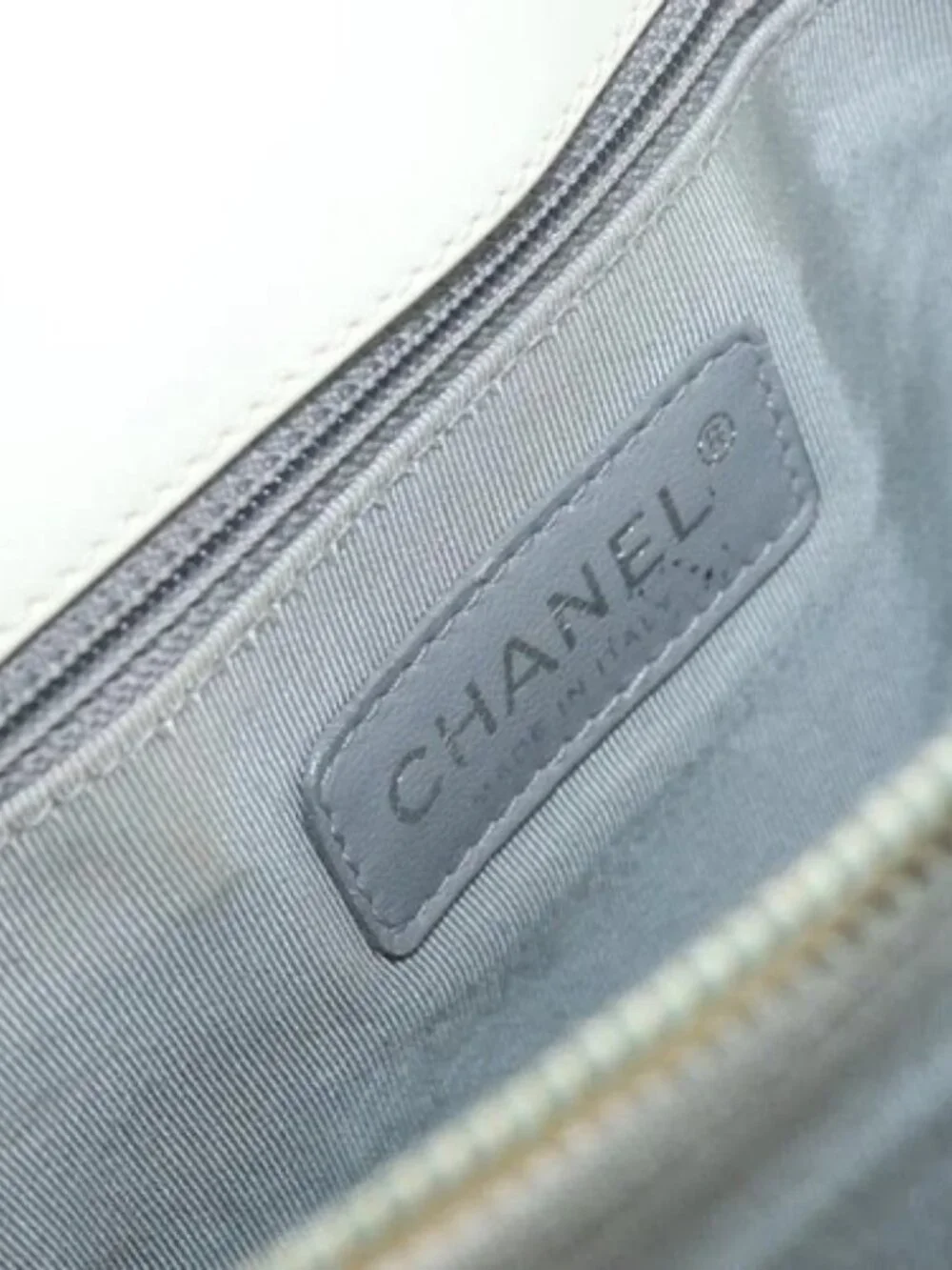 CHANEL Chain Boy Chanel Bag Patent leather White Silver CC Auth YKZ1054A